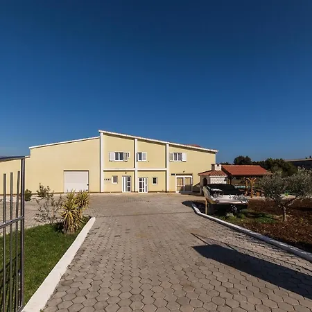 Orange Tree Garden Apartman